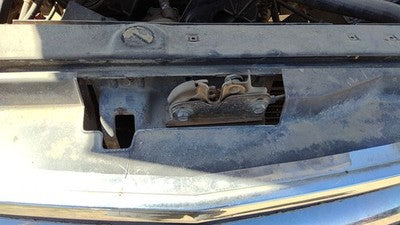 1988-1999 Chevy Silverado 1500 Hood Latch Assembly With Bracket Oem 15149285