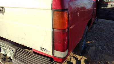 1986-1997 Nissan Hardbody Passenger Right Tail Light Brake Lamp Oem Rear