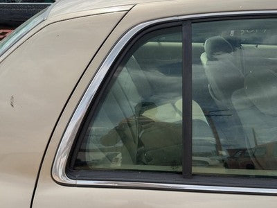 94-11 Grand Marquis Passenger Right Rear Vent Window Back Door Glass With Frame