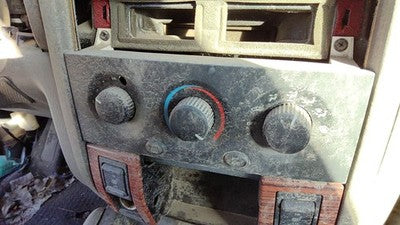 99-04 Jeep Grand Cherokee Temperature Control Module In Dash Heater Ac Head Unit