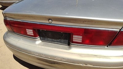 1997-1998 Buick Century Center Inner Tail Light Brake Lamp Oem Rear 05978553