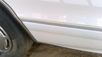 1994 Chevy Caprice Lh Driver Left Rear Moulding On Quarter Panel Oem White