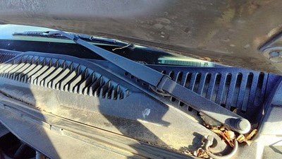 2000-2002 Chevy Suburban Driver Left Windshield Wiper Arm Oem Blade Lever
