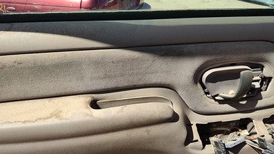 1995-99 Gmc Yukon Driver Left Front Inside Door Trim Panel Only Oem Tan 522