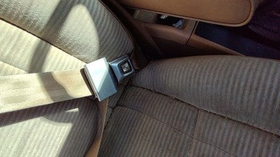 1984 Ford Tempo Passenger Right Front Seat Belt Buckle Receiver Oem Tan