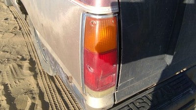 1981-1987 Isuzu Pup Pickup Driver Left Tail Light Brake Lamp Oem Rear 94218842