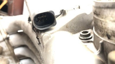 2001-05 Vw Jetta Intake Maniold Upper Lower Pair Set With Throttle Body Oem 2.0L