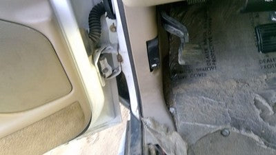 2005 Chevy Suburban Driver Left Lower Kick Trim Panel Oem Tan 522
