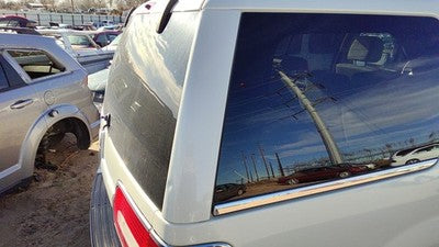 08 Navigator Passenger Right Rear Corner Moulding On Quarter Panel Pv White