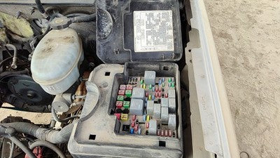 03-05 Silverado 1500 5.3l Engine Fuse Box Power Distribution Panel 15201928