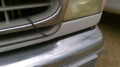 1997-2003 Ford Van E450 Lower Trim Strip Between Grille And Bumper Oem White Yz