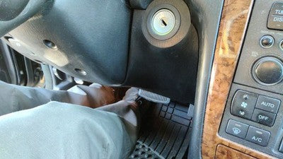 2004-2005 Hyundai Xg350 Lower Dash Under Column Knee Bolster Trim Panel Black