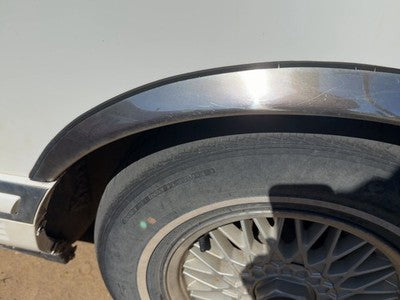 94 Town Car Passenger Right Front Wheel Flare Moulding Oem Fender White Wt