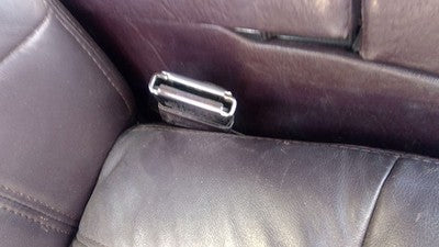 93 Cadillac Fleetwood Passenger Right Front Seat Belt Buckle Receiver Maroon