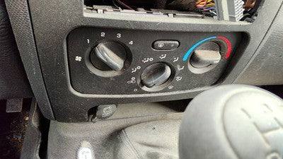 2002-2003 Jeep Liberty Temperature Control Module In Dash Heater Ac Head Unit