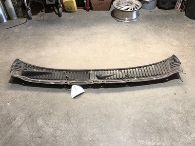 02 Ford F250 Super Duty Windshield Wiper Cowl Vent Trim Panel Grille Powerstroke