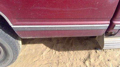 1988 Gmc Sierra 2500 Passenger Right Rear Moulding On Quarter Panel Front Box