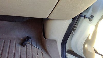 2008 Lincoln Navigator Passenger Right Lower Kick Trim Panel Oem Tan