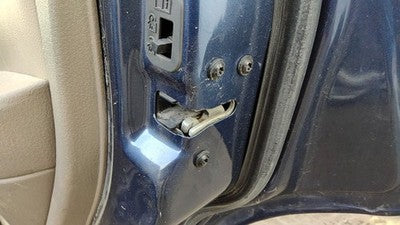 2002-2005 Ford Explorer Passenger Right Rear Door Latch With Rods/Cables Back