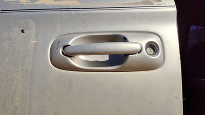 01-07 Caravan Driver Left Front Outside Door Handle Ps2 Bright Silver Metallic