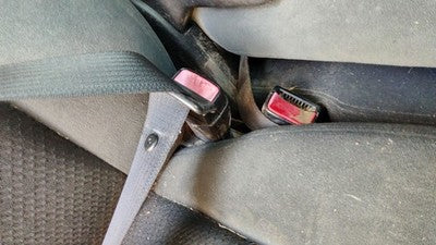 07-14 Silverado 2500 Passenger Right Front Seat Belt Buckle Receiver Ebony 19D