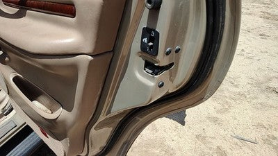 1998-01 Lincoln Navigator Passenger Right Rear Door Latch With Rods/Cables Back