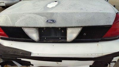 1999-2011 Ford Crown Vic Center Tail Light Deck Lid Mounted Middle Reverse Lamp