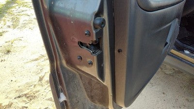 2005-2006 Mazda Tribute Driver Left Front Door Latch With Rods/Cables Oem