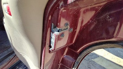 1995-2000 Gmc Yukon Passenger Right Rear Door Latch With Rods/Cables Oem Back