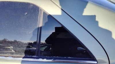 2005-2011 Cadillac Sts Driver Left Rear Vent Window Back Door Glass With Frame