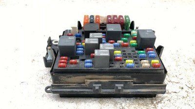 2000-2002 Sierra 2500 Hd Engine Fuse Box Power Distribution Panel Oem 8.1L