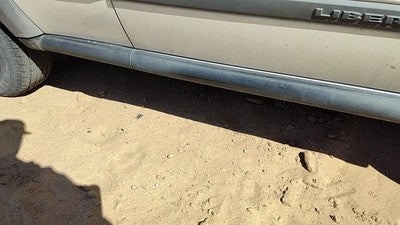 2005-2007 Jeep Liberty Passenger Right Lower Rocker Moulding Oem Side Skirt