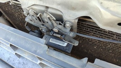 2002-2004 Nissan Xterra Hood Latch Assembly With Bracket Oem 625002Z630