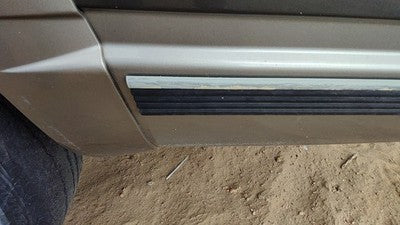1999 Chevy Suburban Driver Left Rear Moulding On Quarter Panel Oem