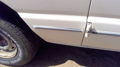 1993 Ford Van E150 Passenger Right Rear Moulding On Quarter Panel Oem