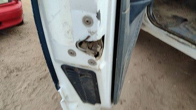 1991 Chevy Silverado 1500 Driver Left Front Door Latch With Rods/Cables Oem