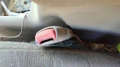 2000-2004 Jeep Grand Cherokee Driver Left Front Seat Belt Buckle Receiver Gray