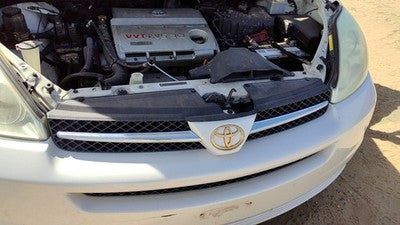 2004-2005 Toyota Sienna Front Grille Assembly Oem White 071 53111Ae020
