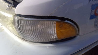 91-96 Chevy Caprice Driver Left Front Turn Signal Light Lamp Oem Fender Mounted