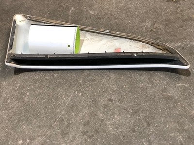 13 Ford Mustang Passenger Right Rear Quarter Moulding Air Vent Intake Cowl White