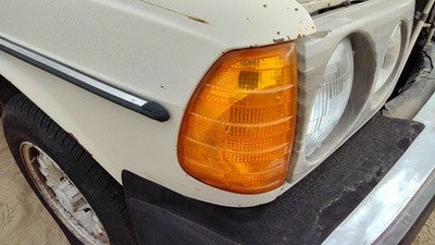 77-85 Mercedes 300Td Passenger Right Front Turn Signal Light Lamp Fender Mounted