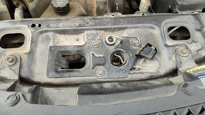 2007-2009 Chevy Equinox Hood Latch Assembly With Bracket Oem 89025456