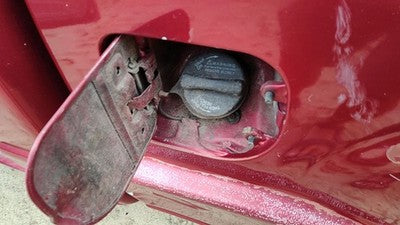 1998-2000 Mazda B2500 Fuel Filler Neck Assembly With Gas Cap Oem Zzp142210