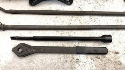 95-00 Chevy Silverado 2500 Complete Jack Tool Set Kit Tray Housing Extended Cab