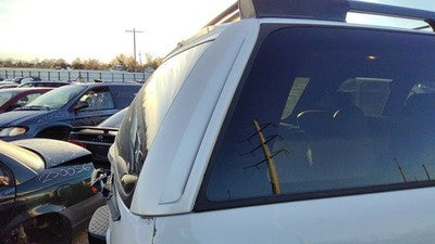 01 Suburban Passenger Right Rear Moulding On Quarter Panel 50U Summit White