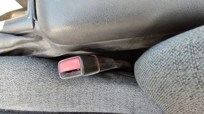 2000-05 Chevy Cavalier Driver Left Front Seat Belt Buckle Receiver Oem Gray 12C