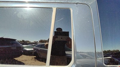 2005-2009 Land Rover Lr3 Driver Left Rear Vent Window Back Door Glass With Frame