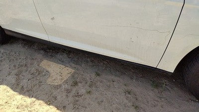 12-18 Focus Ford Passenger Lower Rocker Panel Moulding Side Skirt White Yz