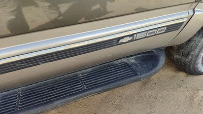 1992-1999 Chevy Suburban Passenger Right Front Moulding From Door Oem Trim Strip