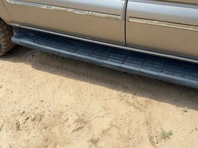 2001-2006 Chevy Suburban Passenger Right Running Board Side Step Oem 4X4